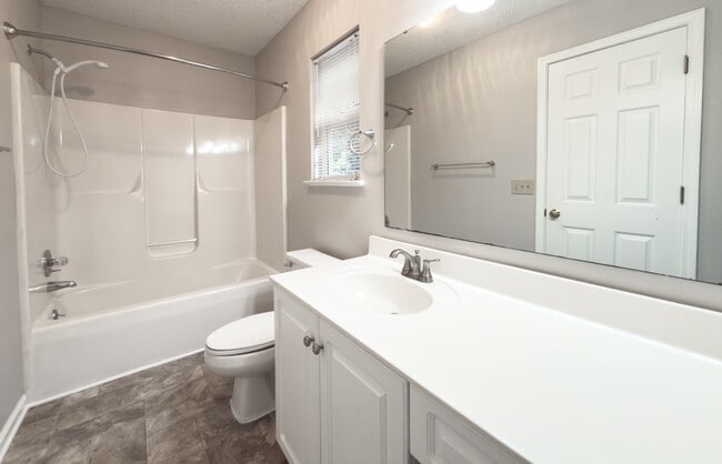 Building Photo - 642 Aspen St