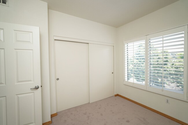 Building Photo - (62 or older requirement) 2 Bedroom & 2 Ba...