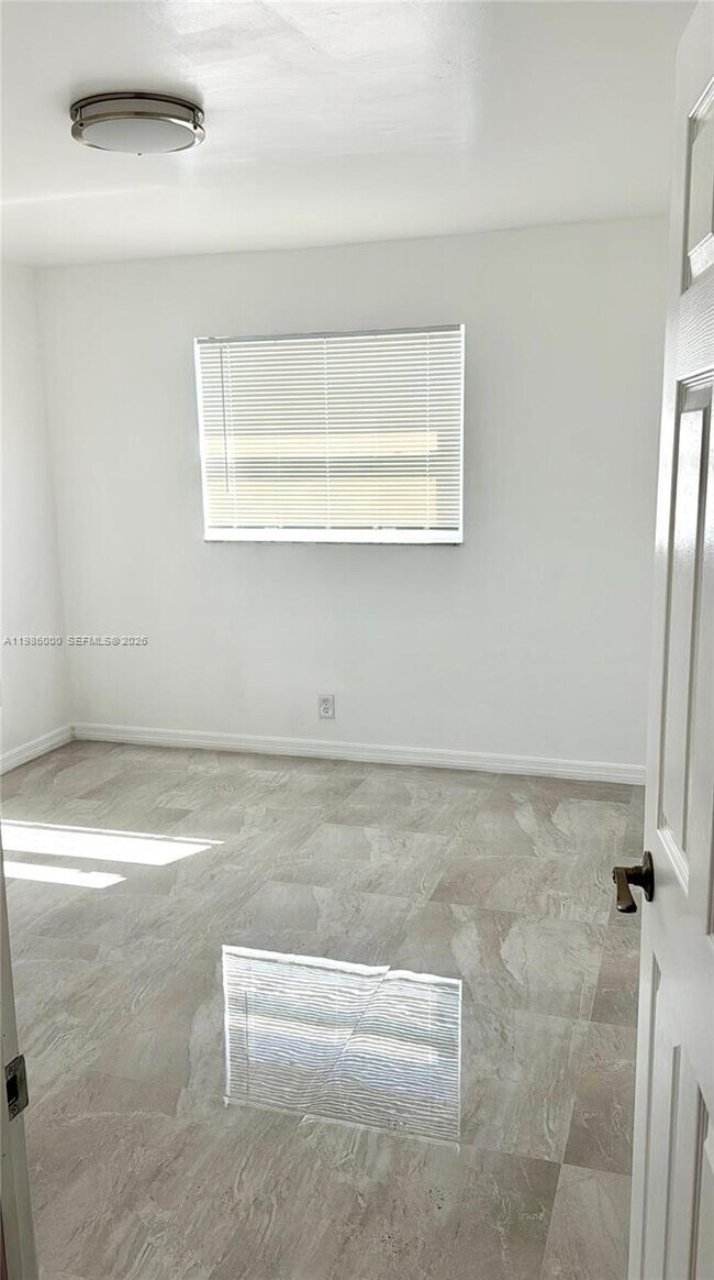 Building Photo - 6201 SW 37 Ct