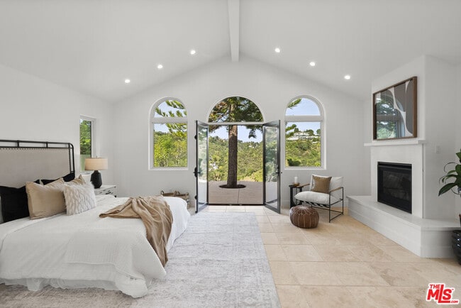 Building Photo - 10825 Savona Rd