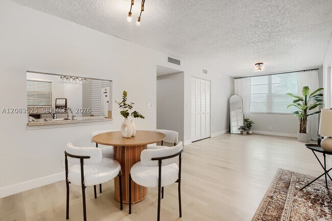 Building Photo - 9311 Orange Grove Dr