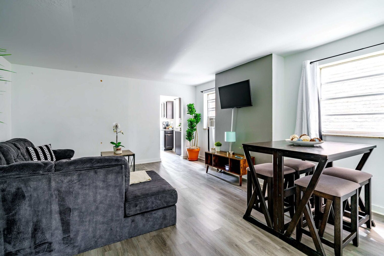 Building Photo - 605 Dennison Ave