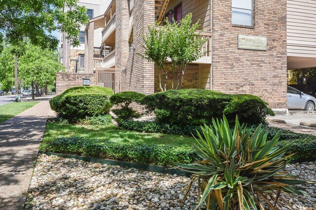 Building Photo - 2210 Pearl St