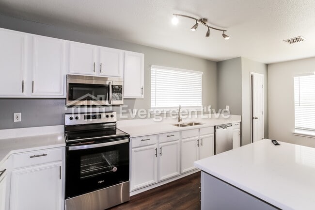 Building Photo - 1100 Beechwood Ln