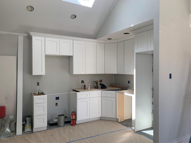 Building Photo - 144 2nd St