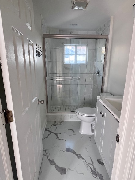 Building Photo - 393 Wellington Ave