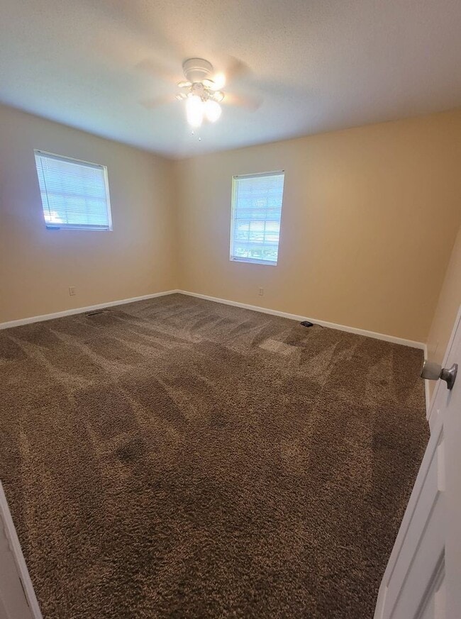 Building Photo - Spacious 4BR/2BA single family home in Ann...