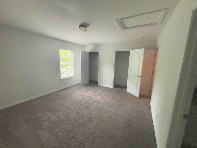 Building Photo - TAVERN GROVE MOVE IN SPECIAL-1/2 OFF JANUA...