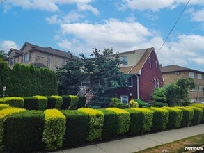 Building Photo - 440 Hillcrest Pl