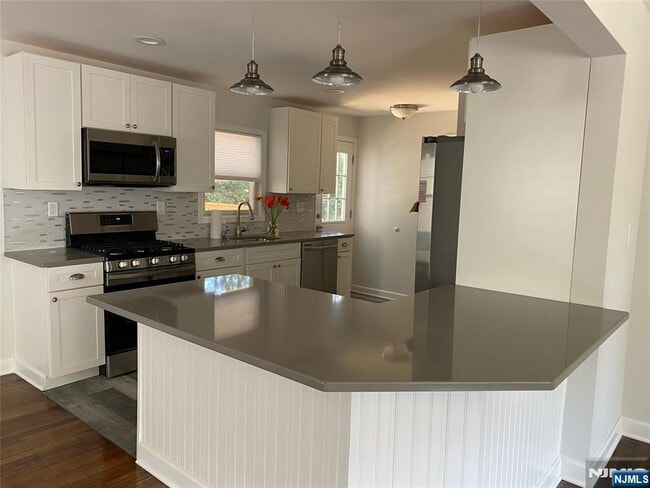 Building Photo - 229 Livingston Ave