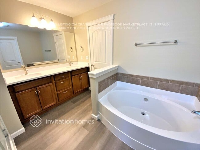 Building Photo - 1524 Bedstone Dr SE