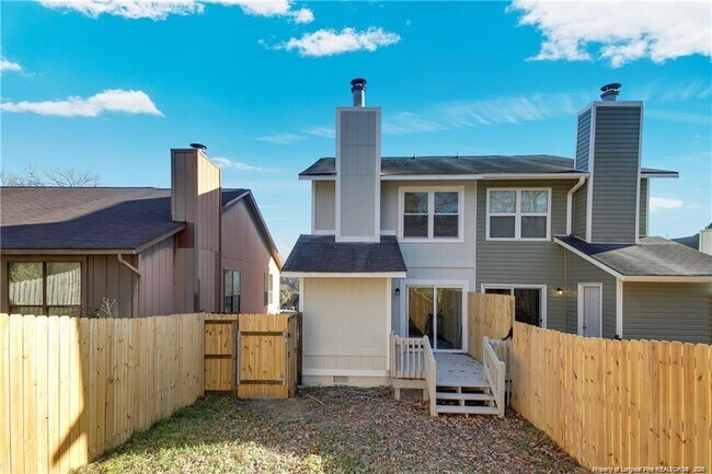 Building Photo - 5940 Laguna Dr