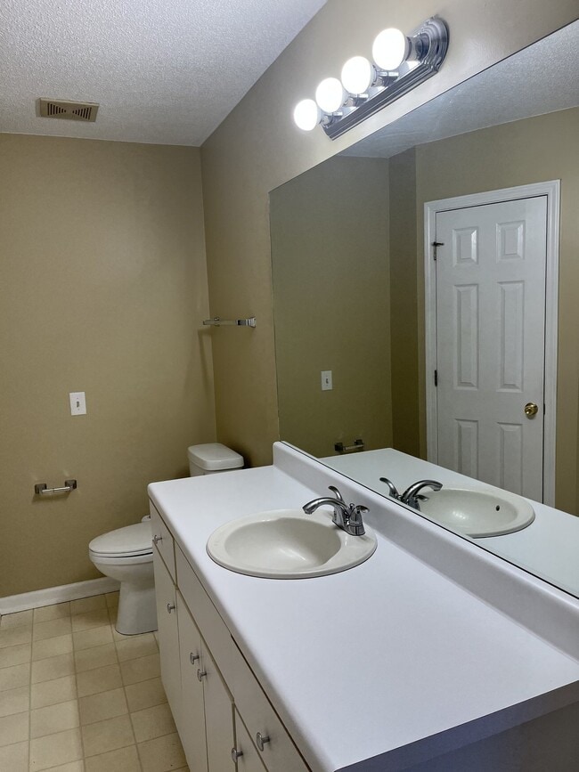 Building Photo - 5070 Boyd Dr