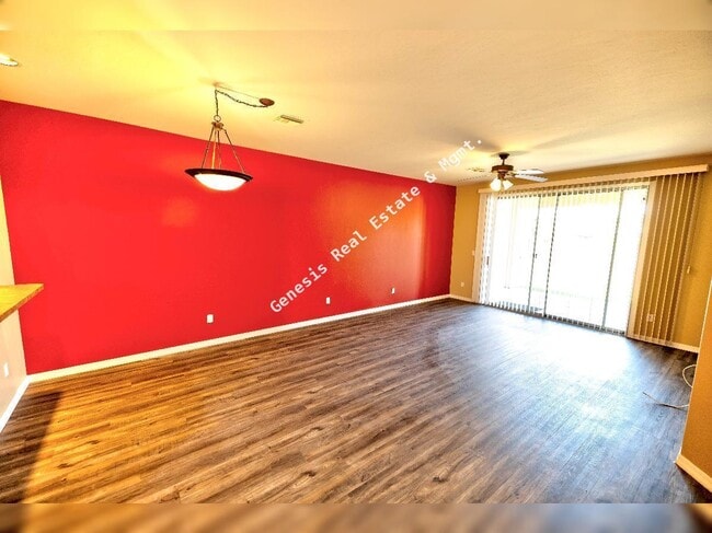 Building Photo - 606 W Woodfield Ct