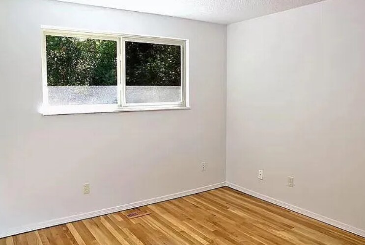 Building Photo - 1308 Dayton Ave NE