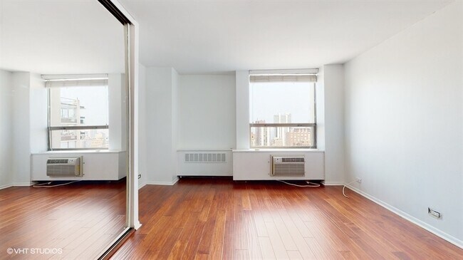Building Photo - 1360 N Sandburg Ter