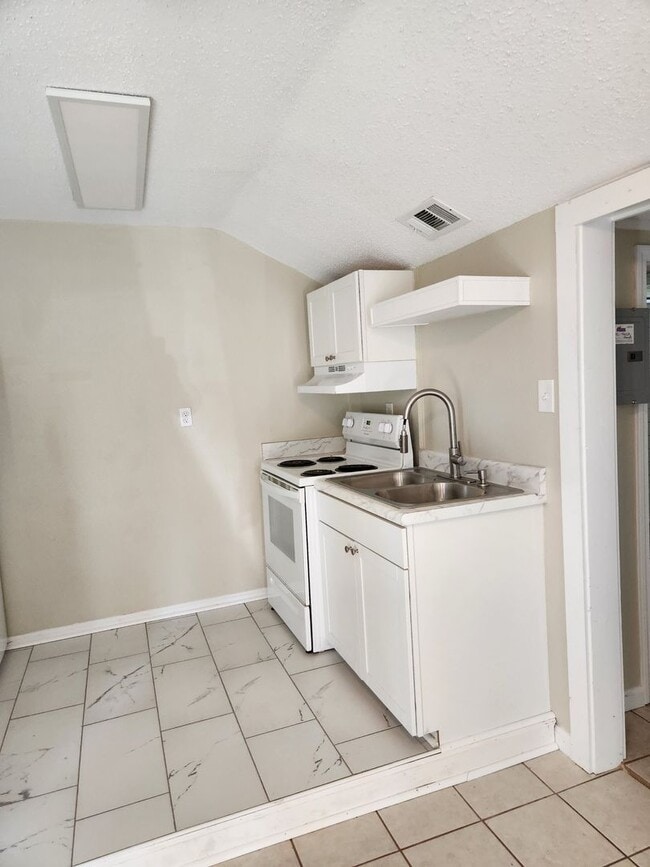 Building Photo - 201 Kinkaid St