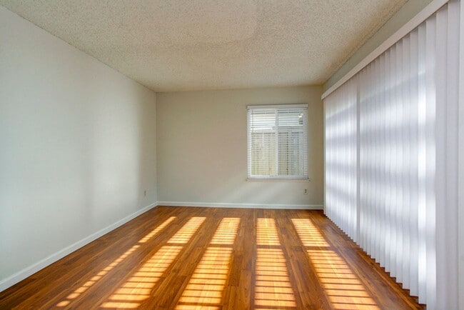Building Photo - 5909 Manorwood Ct