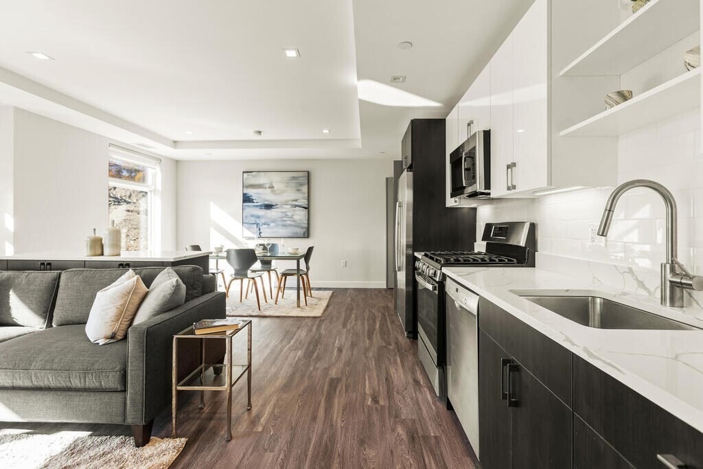 Building Photo - 26 Collins Ave