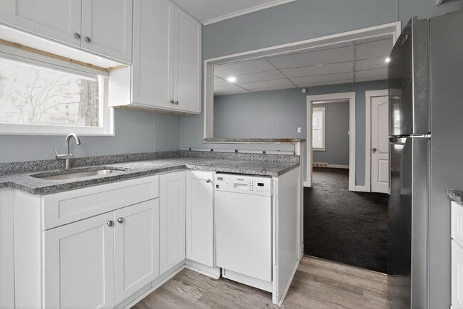 Building Photo - 217 Reifert St