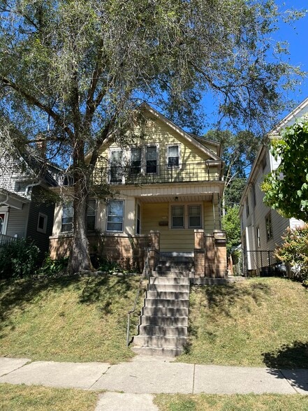 Building Photo - 352 E Rosedale Ave