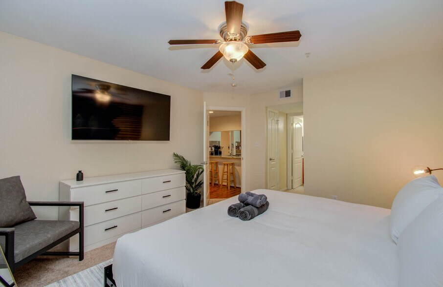 Building Photo - 8415 Hearth Dr