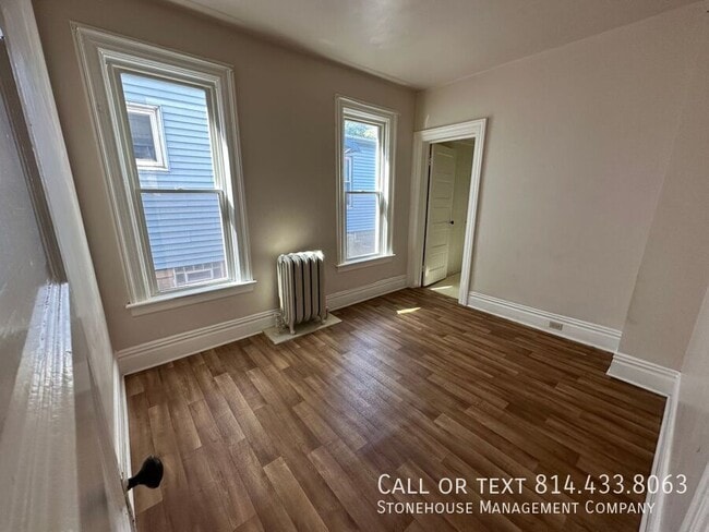 Building Photo - 544 E 24th St