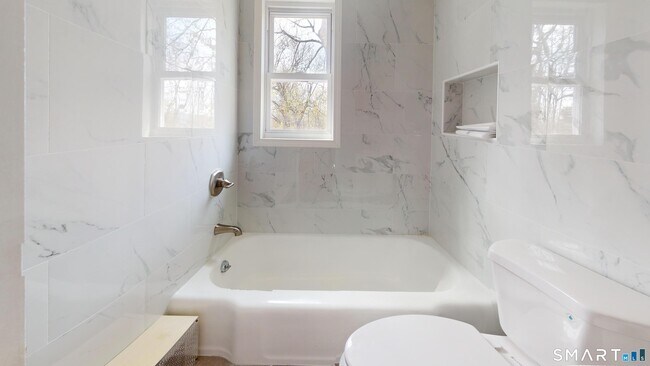 Building Photo - 638 Prospect St