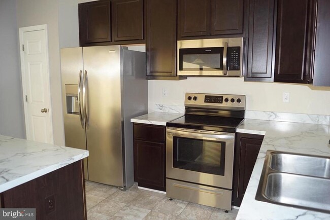 Building Photo - 3714 Oakley Ln
