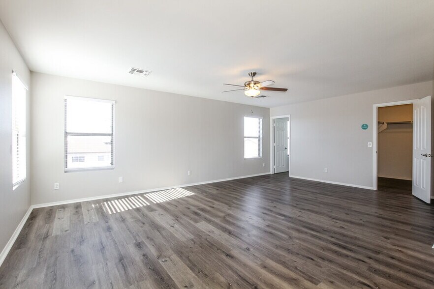 Building Photo - 11610 W Columbine Dr