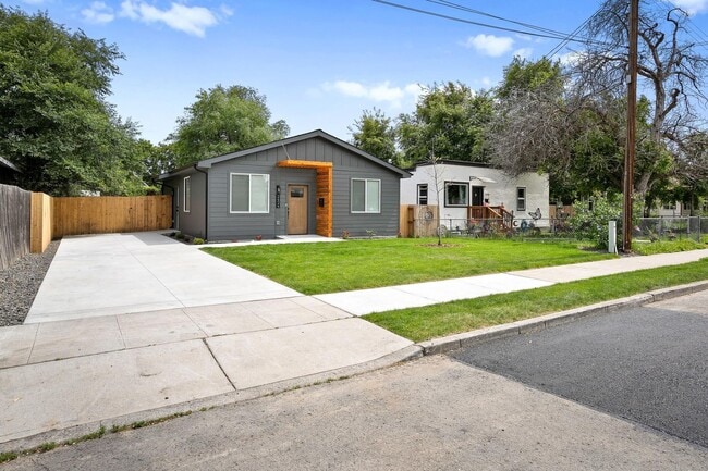 Building Photo - $2,500 - 3 Bed / 2 Bath Brand New Construc...