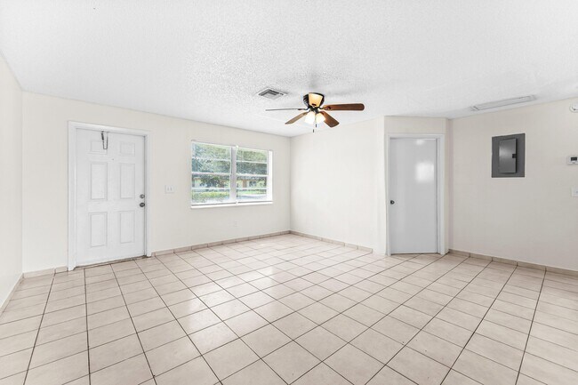 Building Photo - 4783 Gulfstream Rd