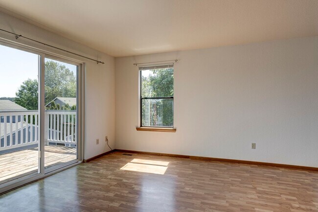 Building Photo - 3 Bedroom 2.5 Bath Waterview Townhome