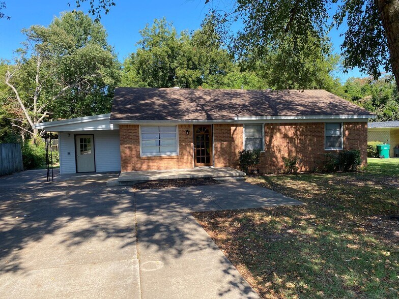 Primary Photo - 41 Primrose Dr
