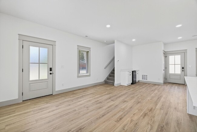 Building Photo - *August 2026* - Brand New 5 Bed, 5.5 Bath Townhome!