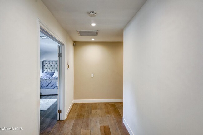 Building Photo - 4833 Dunman Ave