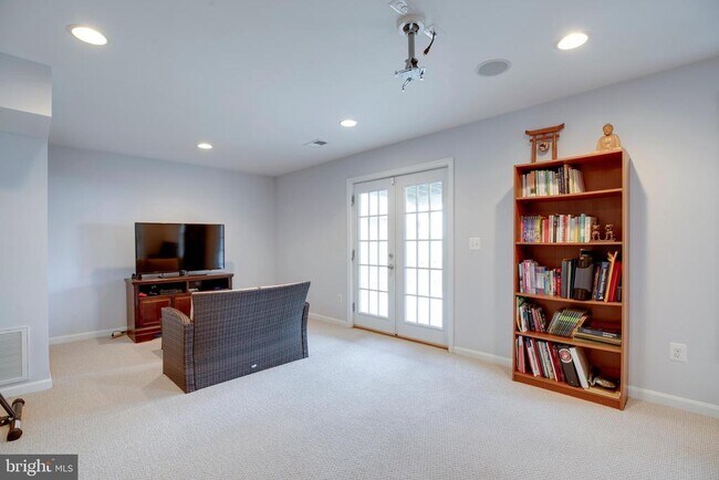 Building Photo - 7536 San Diego Ct