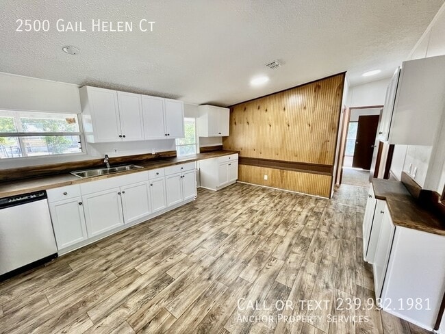 Building Photo - 2500 Gail Helen Ct