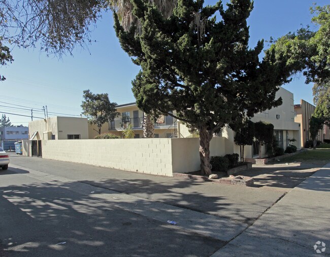 Building Photo - 1808 W Sumac Ln