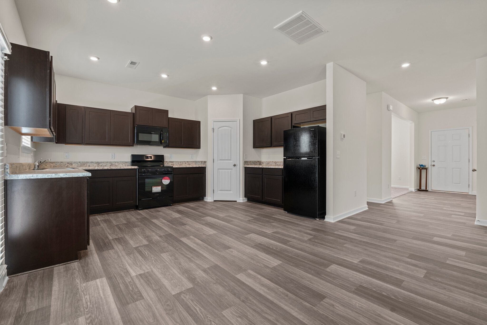 Building Photo - 827 Biltmore Dr