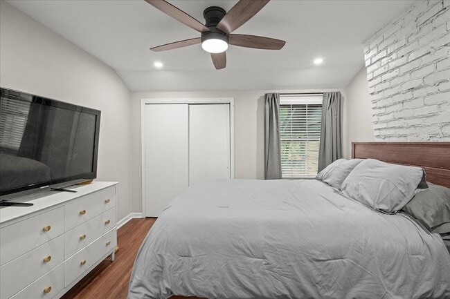 Building Photo - 541 N White St