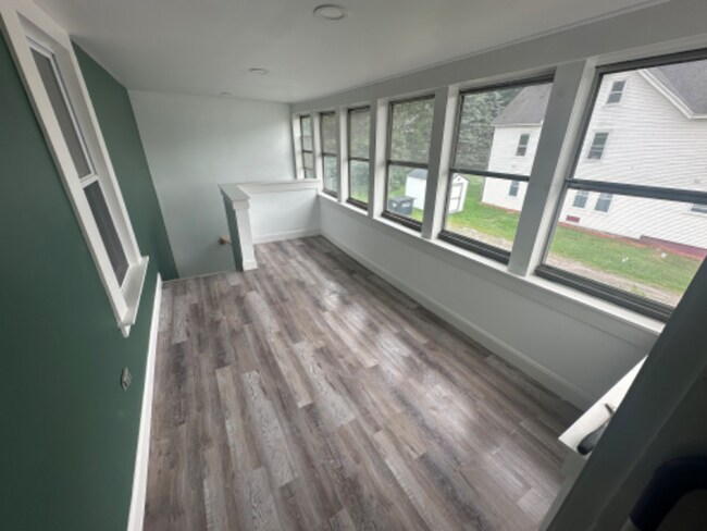 Building Photo - 56 Laurel St