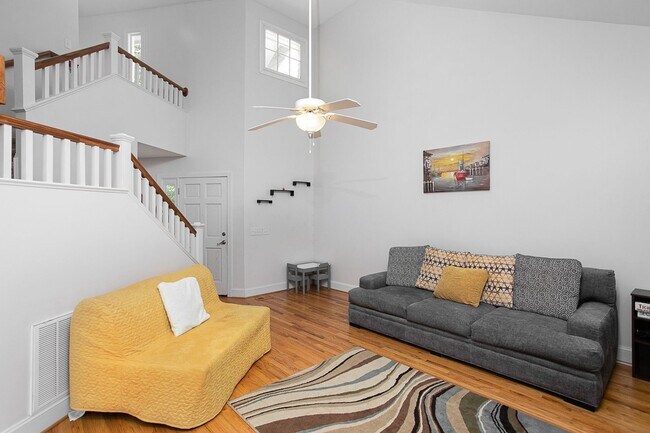 Building Photo - Contemporary 3-Bedroom 2-Bath Townhome in Chapel Hill Close to UNC and Hospital!
