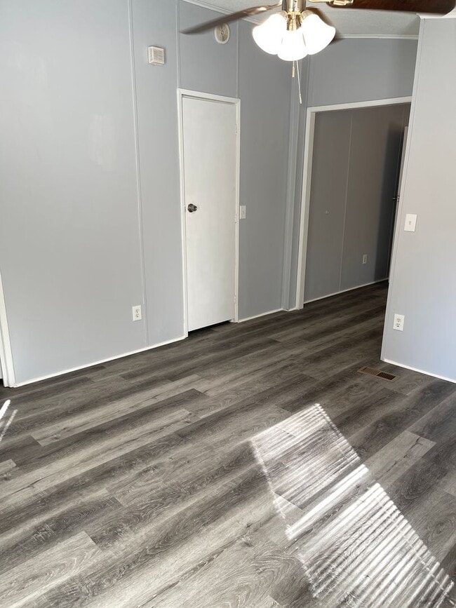 Building Photo - Renovated Home