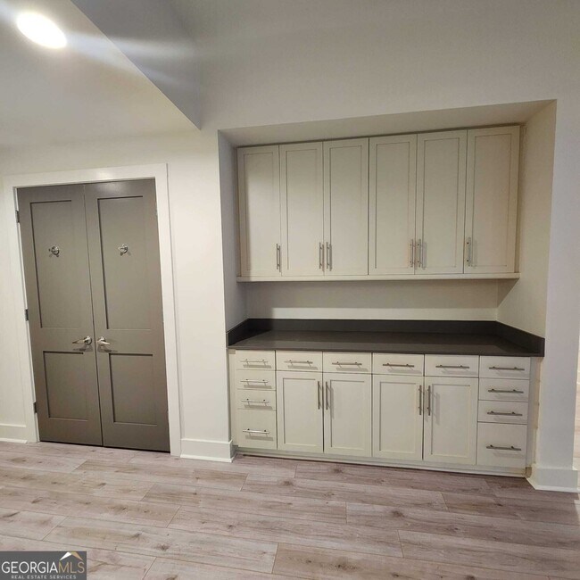 Building Photo - 1100 Howell Mill Rd NW