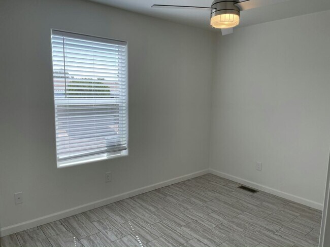 Building Photo - 10701 N 99th Ave