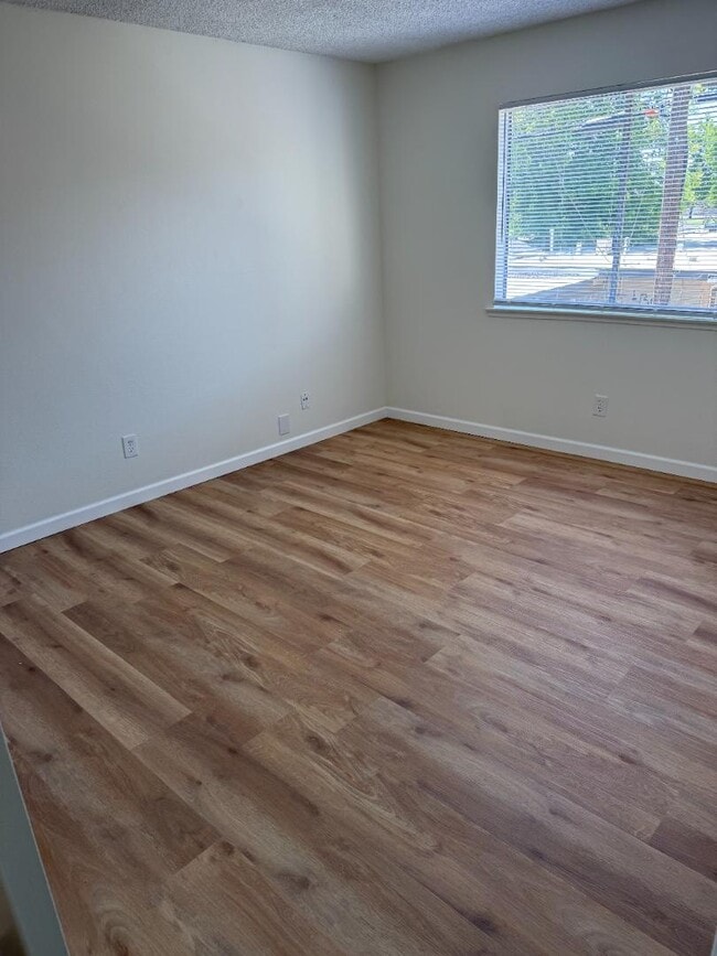 Building Photo - 3318 E Sierra Madre Ave