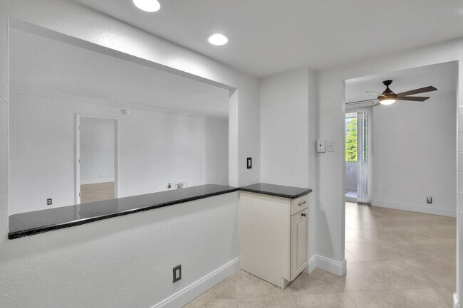 Building Photo - 740 S Federal Hwy