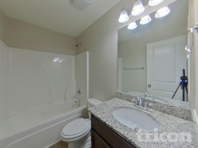 Building Photo - 333 Finch Ln