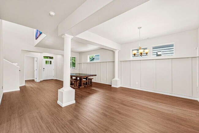 Building Photo - Fully Furnished 5-Bedroom Horizon Pointe H...